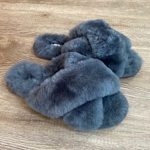 Lamo  sheepskin slippers. Size m